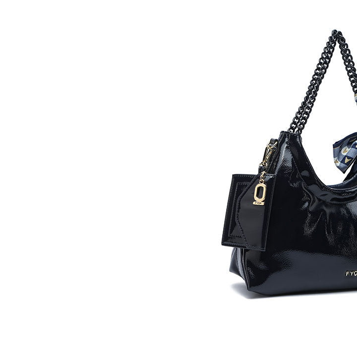 FYOR Shoulder Bag #color_navy-blue