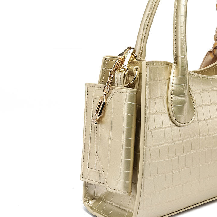 Fyor BD 96 Shoulder Bags #color_gold